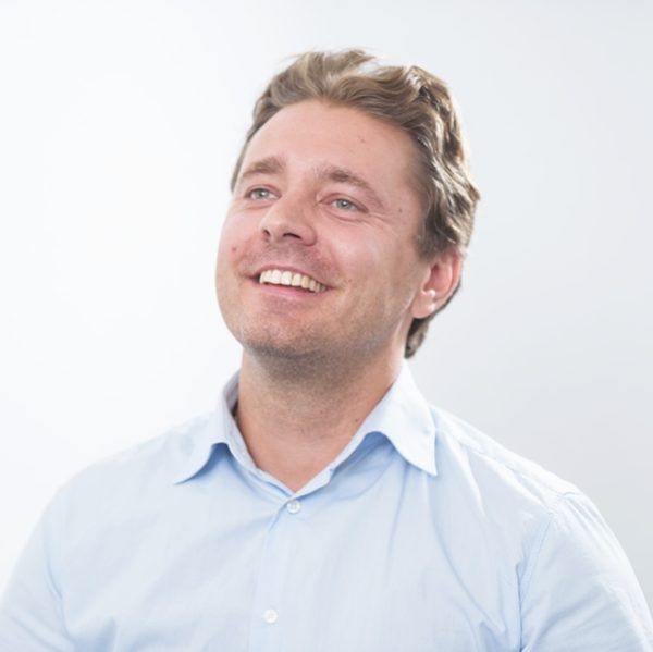 Portrait of an employee of the company Franken Guss GmbH in blue shirt in Kitzingen