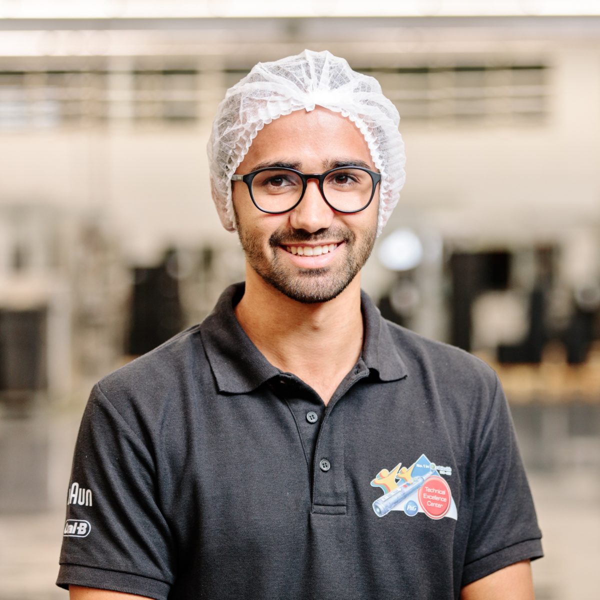 Employees with hair protection from Procter & Gamble GmbH in Marktheidenfeld