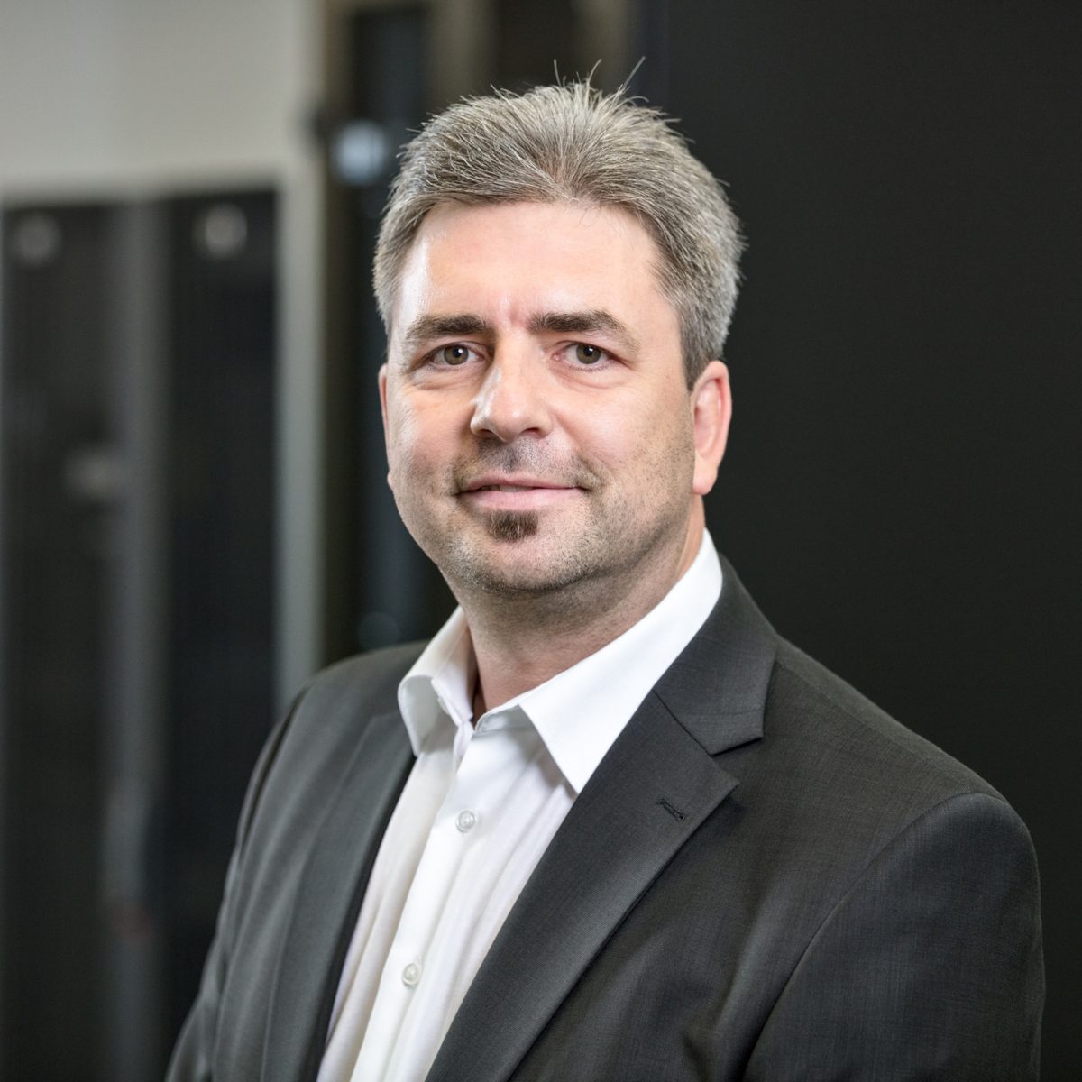 Portrait of an employee of Koenig und Bauer AG in Mainfranken
