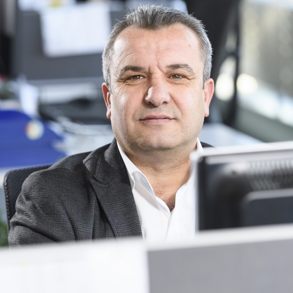 Portrait of an employee of the company DT&SHOP GmbH in Mainfranken